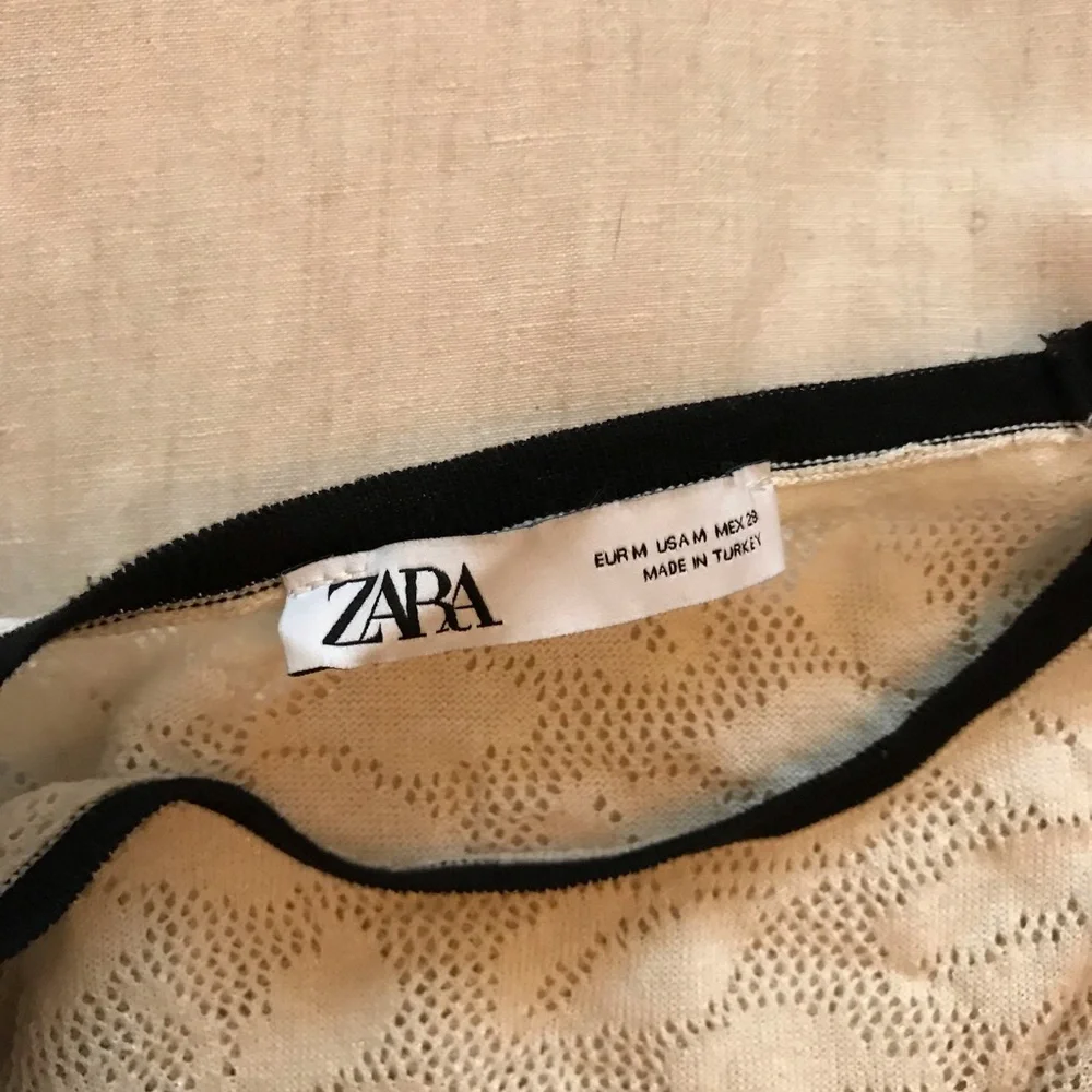 Zara Black and White Knit Top
